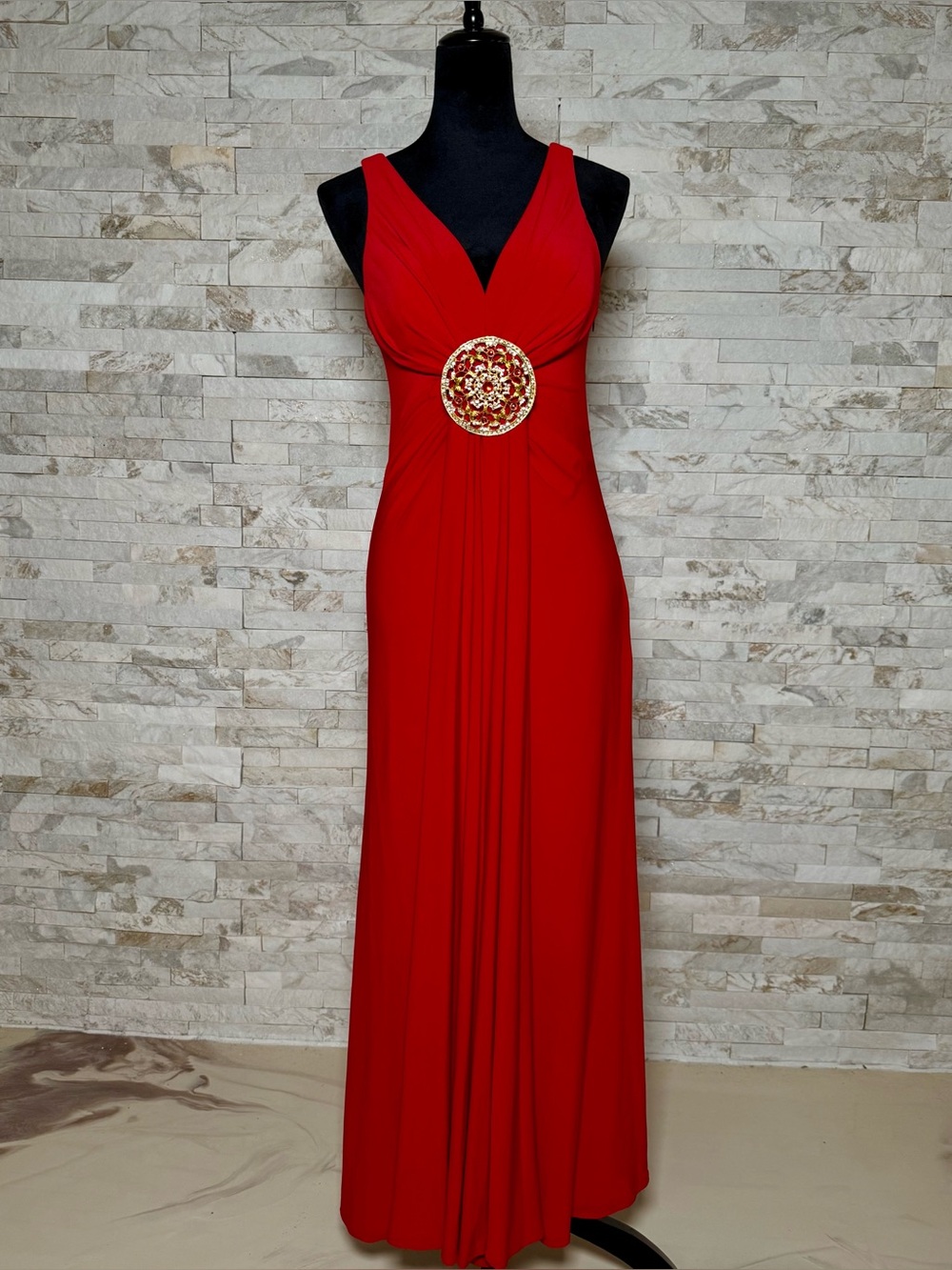 Red Sleeveless V-Neck Evening Gown with Embellished Waist Medellin